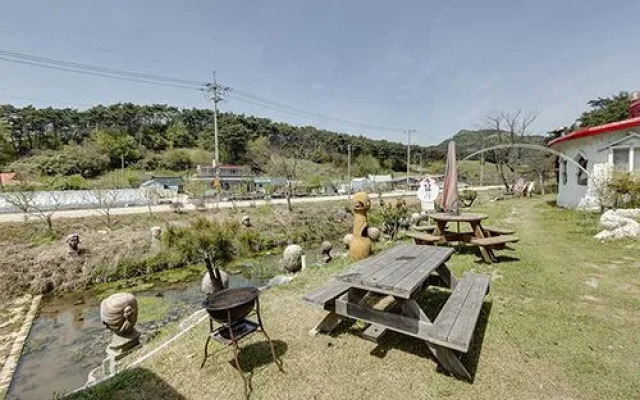 Buan Byeonsanbando Ppalgangjiboong Pension