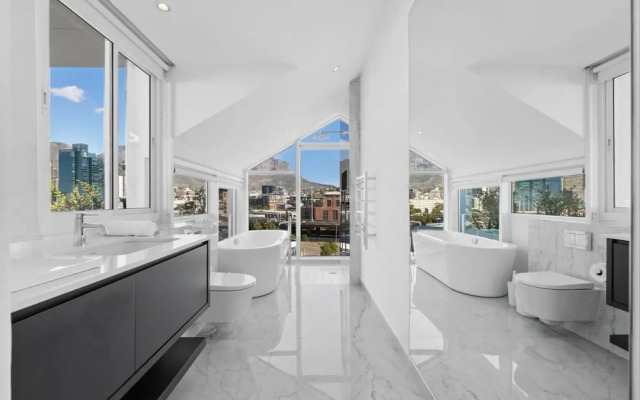 The Canal Three Bedroom Pool Duplex Penthouse 708