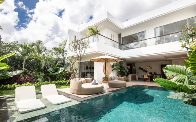 Coastal Comfort: Cozy 4BR Villa, 5 Min Walk to Finns Beach