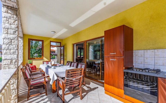 Stunning Home in Medulin With Wifi and 7 Bedrooms