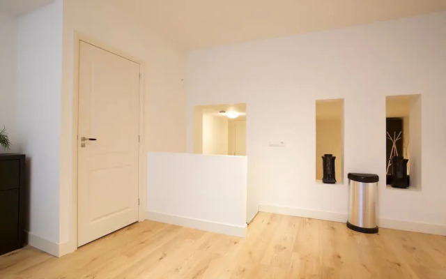 Canal Garden Apartment