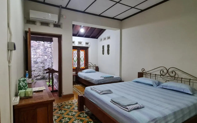 Omah Pitoe Guest House