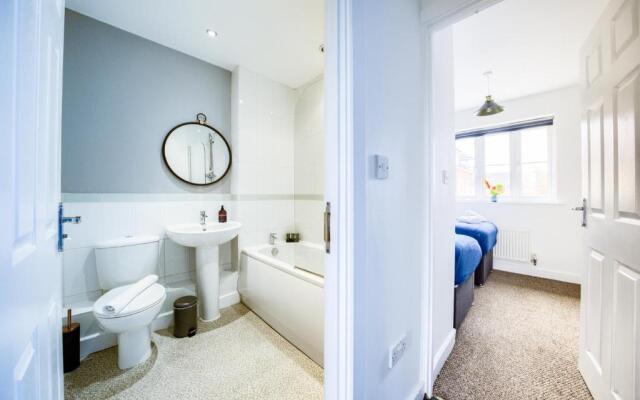 Cosy House │ RICOH │ M6 │ Sleeps 6 │ EMPOWER HOMES
