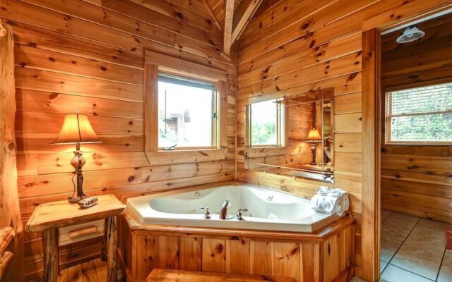 UnFirgettable 2 Bedroom Home with Hot Tub