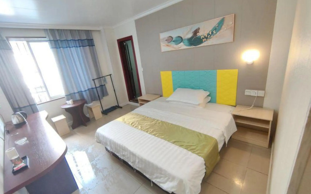 Baohua Business Hotel (Guangzhou North Railway Station Huacheng Road Subway Station)