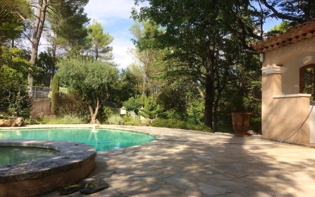 Villa With 4 Bedrooms in Saint Maximin la Sainte Baume, With Private Pool, Enclosed Garden and Wifi - 30 km From the Beach