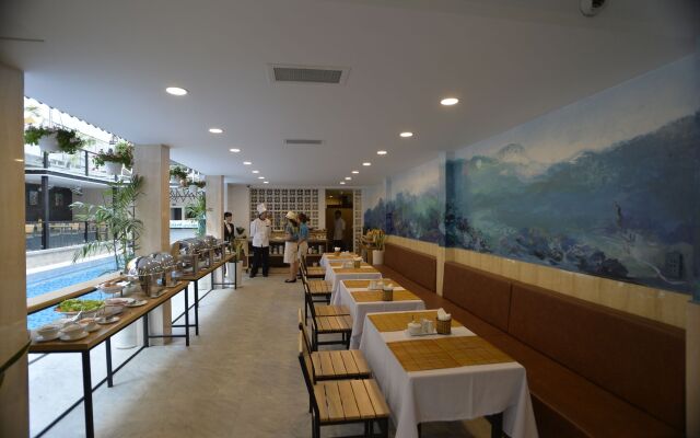 Urban Lodge Hotel - Hostel