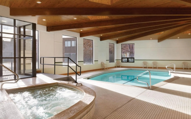 Delta Hotels by Marriott Helena Colonial