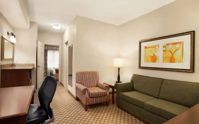 Country Inn & Suites Manchester Airport