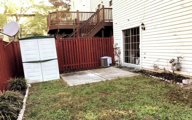 Room in House - Executive Private Room w Bath Near Shopping