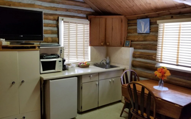 Christina Lake Lodge