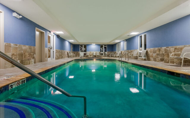 Holiday Inn Express Hotel & Suites Salina