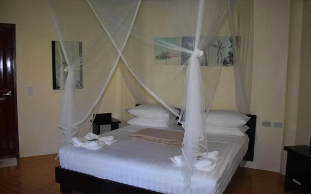 Jonas & Twins Resort