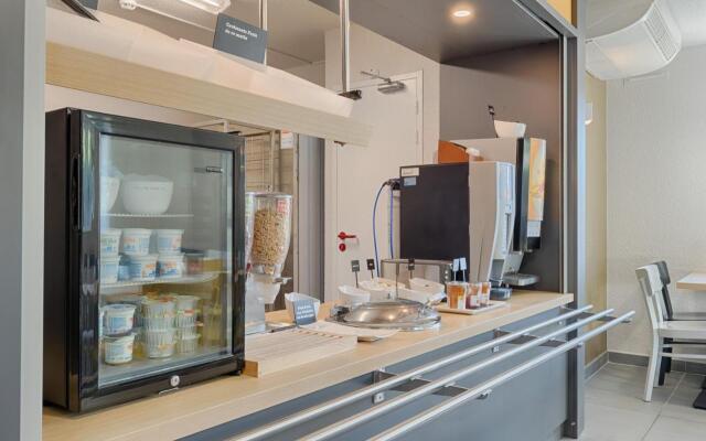 B&B HOTEL AIX EN PROVENCE Pont de l'Arc