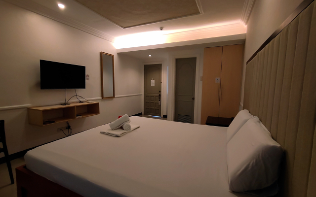 S&M Hotel