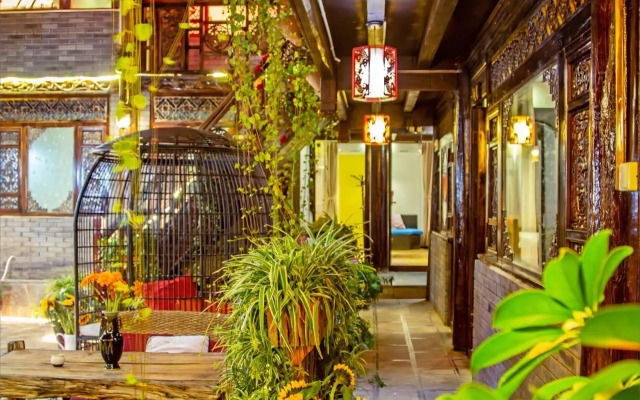 Langyue Hanfu Travel Theme Inn (Lijiang Ancient City Branch)