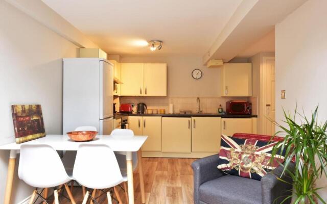 Roper Road- Cosy apartment just outside of city centre