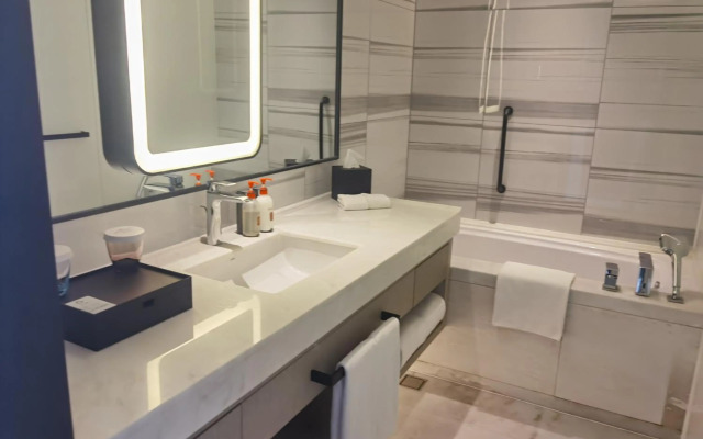 Crowne Plaza Dalian Xinghai by IHG