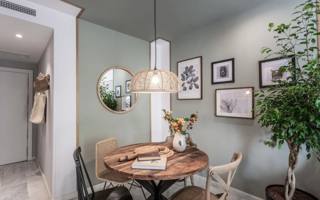 Sabina - 1 Bedroom and Terrace in Almagro