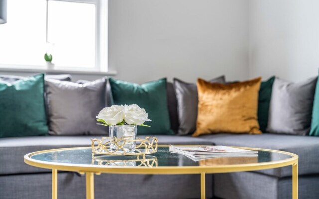 Super Luxe Central Maidenhead Apartment