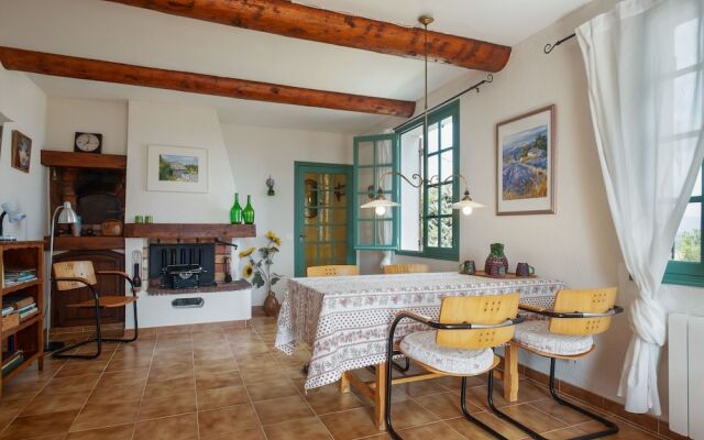Cosy Apartment in Vachères With Private Garden