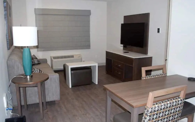 Spring Lake Townhomes and Suites
