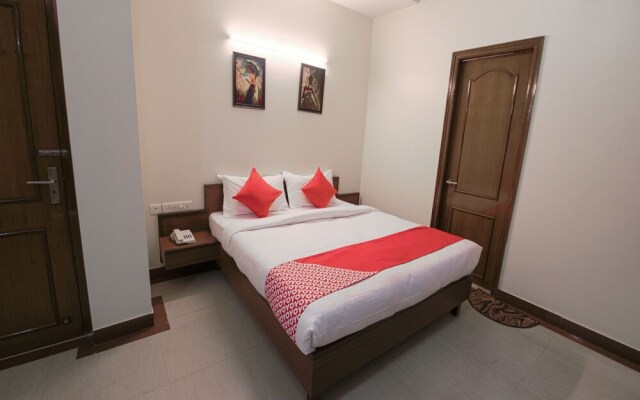 OYO 13643 Hotel Maharaja Palace