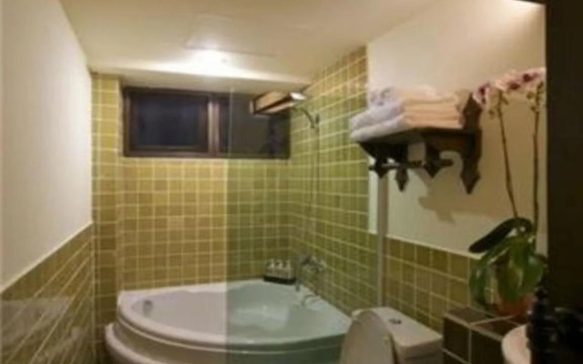 Anoma Boutique House