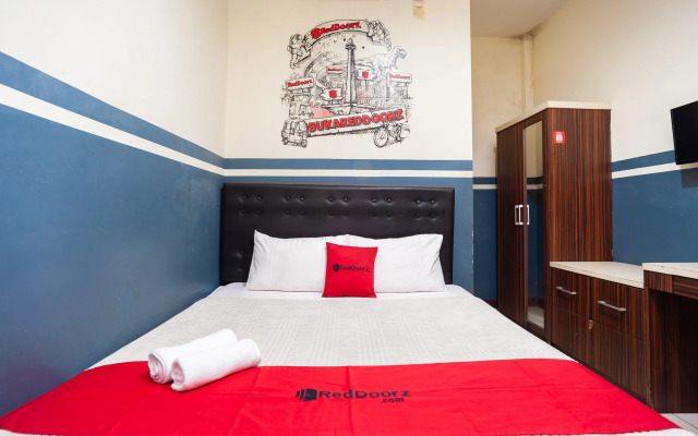 RedDoorz Plus near Universitas Indonesia