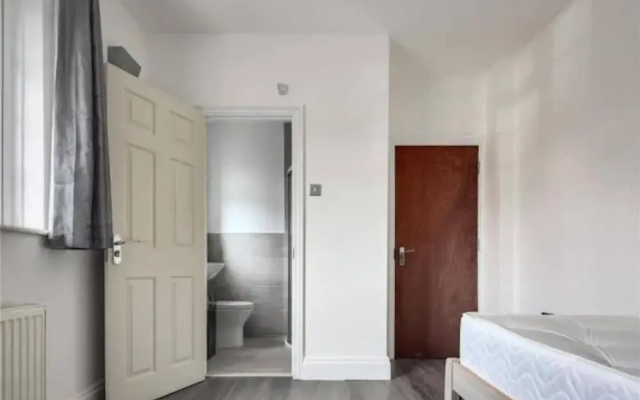 Limehouse Townhomes-4 Bedrooms,3 Bathrooms,garden
