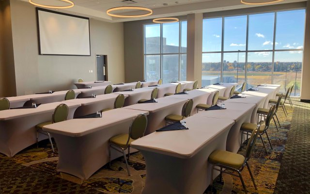 Holiday Inn Express & Suites Saskatoon East - University by IHG