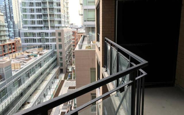 Toronto Luxury Accommodations - University Plaza
