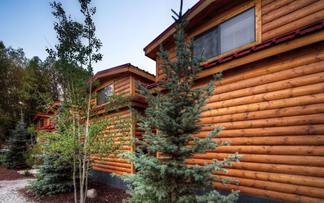Snake River Cabin Village