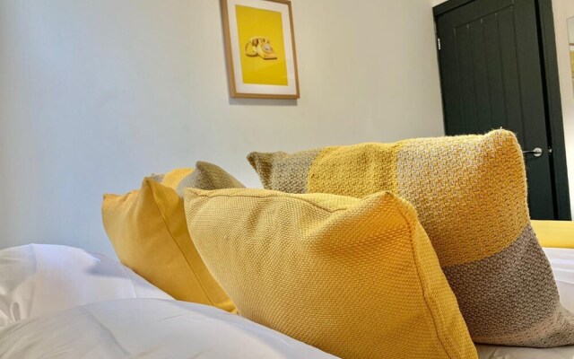 Flat 2, 3 Saville Place