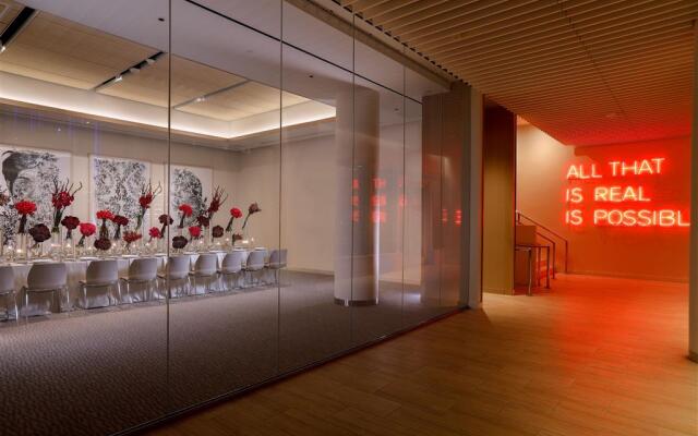 HALL Arts Hotel Dallas, Curio Collection by Hilton