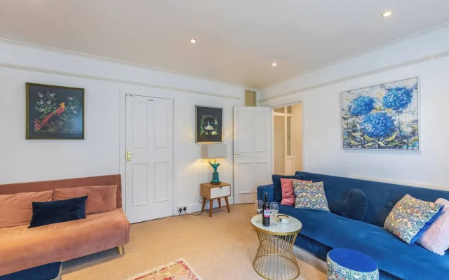 Spacious Seafront Apartment, Garden & Free Parking
