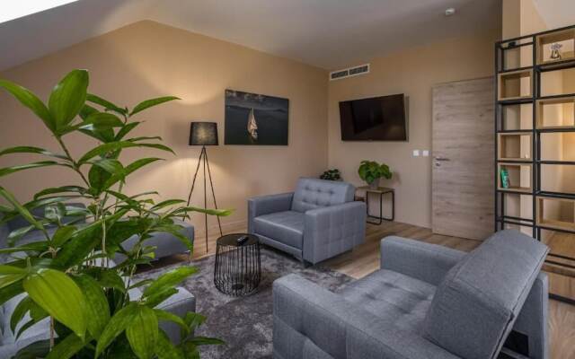 Kistücsök Food & Room