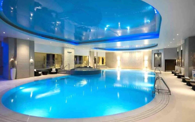 Tasteful top Floor Apartment Next to Gleneagles
