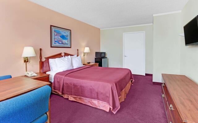 Howard Johnson by Wyndham Tropical Palms Kissimmee