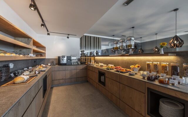 Maraias Luxury Suites & Apartments