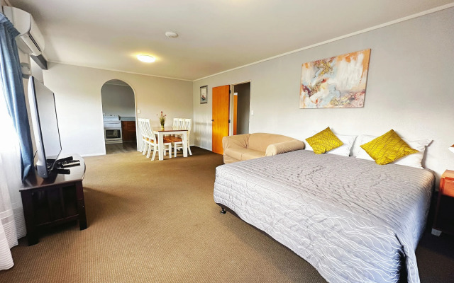 Kingswood Manor Motel