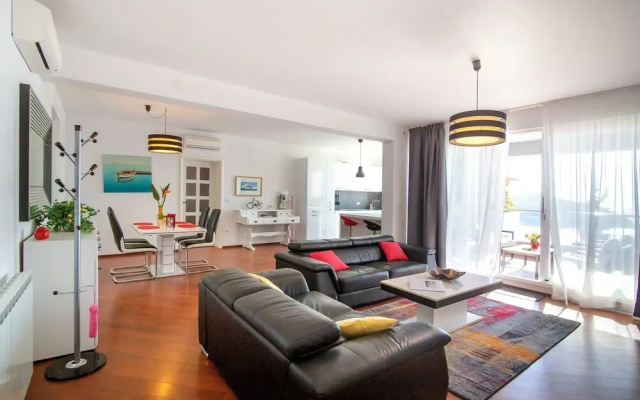 73 Stairs Apartment