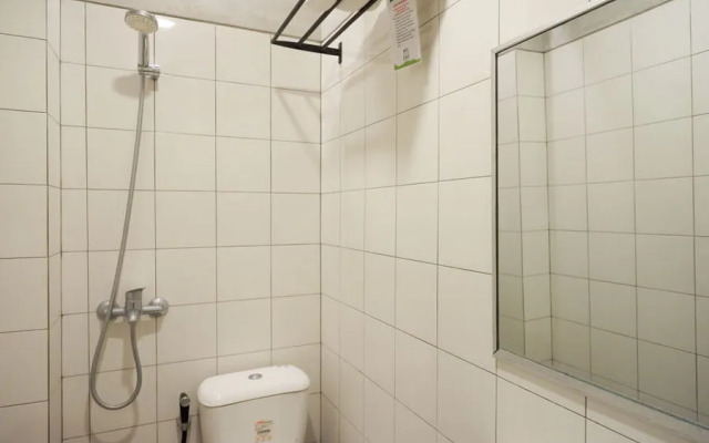 RedDoorz Plus near Kawasan Sam Poo Kong Semarang