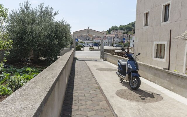 Apartment and Room Ilija