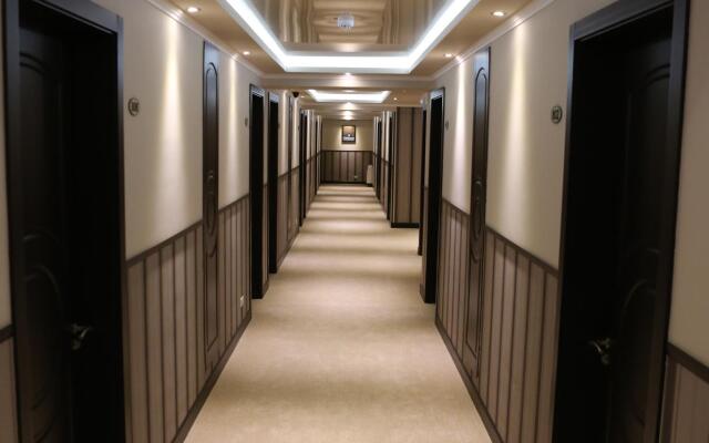 New Nairi Hotel