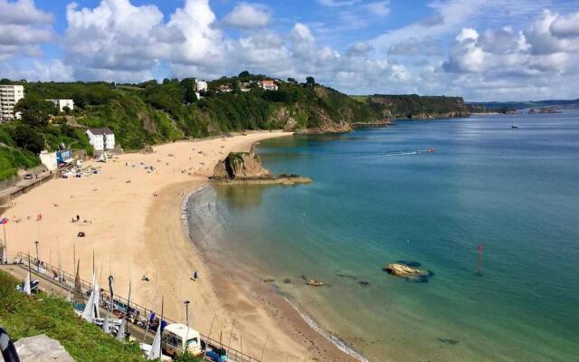 Apartment with Swimming Pool