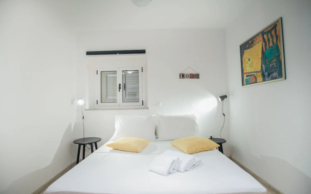 Studio Apartments Emotha