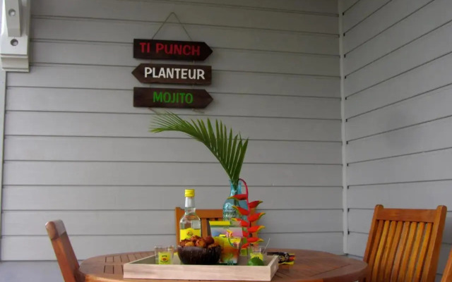 Or bleu-Bungalow volcan Soufriere-Vue sur mer