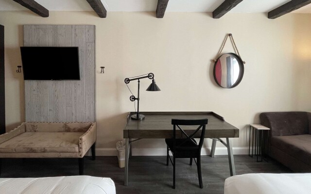 The Century House, an Ascend Collection Hotel