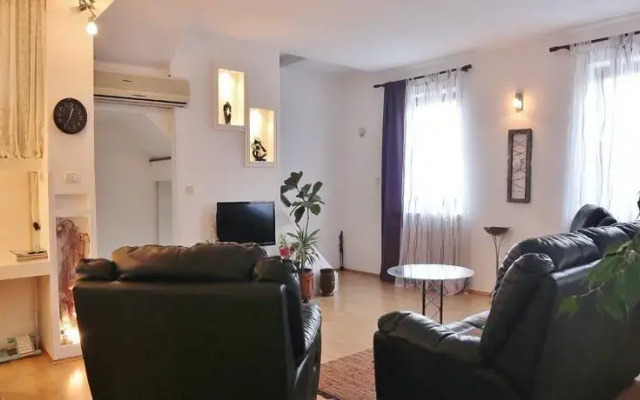 Apartments Caus 396